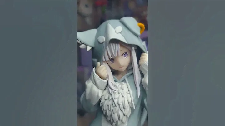 Оригинал фигурки с Aliexpress [Emilia]