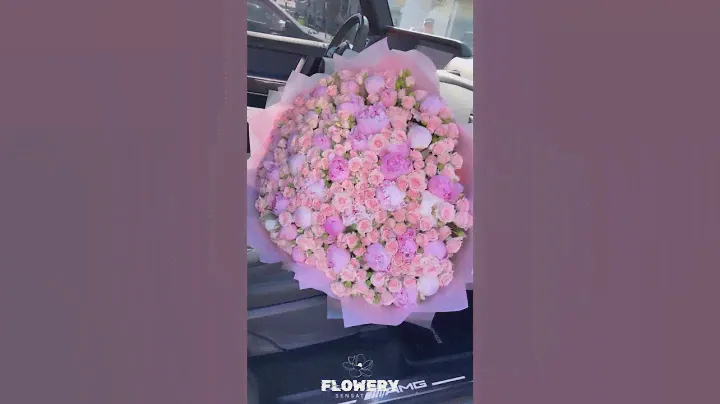 Нежнейший букет из кустовых роз   с добавлением пионов😍