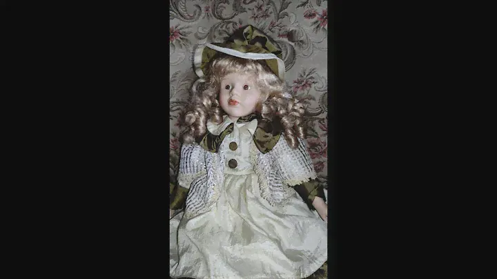 Большая фарфоровая кукла из Англии 1980 год 50 см A large porcelain doll from England