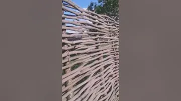 как вязать плетеный забор своими руками