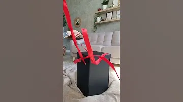 Новогодняя елка в подарочной упаковке