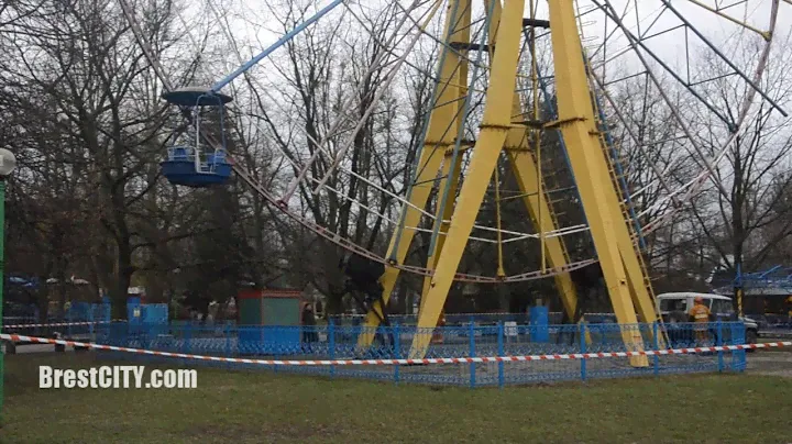 BrestCITY.com: Последний круг колеса обозрения в парке