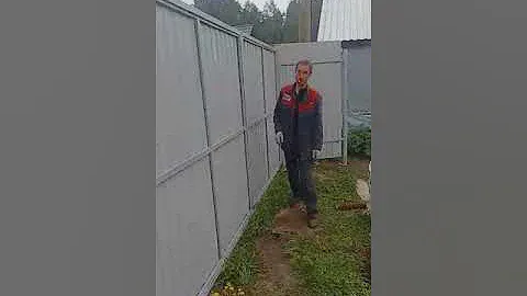 Распашные ворота из метллапрофиля + комбинированный забор из метталопрофиля и 3D сетки от ЕМПК