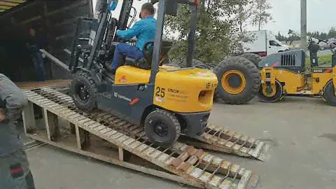 Дизельный вилочный погрузчик Liugong CPCD25, гп 3 тн, высота 3 метра, мачта со свободным ходом