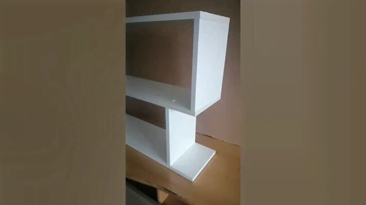 Белая полка "Зигзаг"