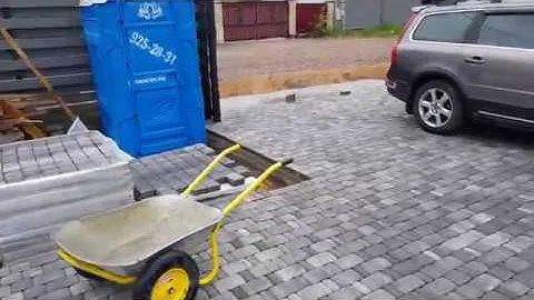 Тротуарная плитка на бетонное основание.