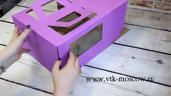 555547 Коробка для торта 300 х 300 см высота 200 мм с ручками СИРЕНЕВАЯ VTK